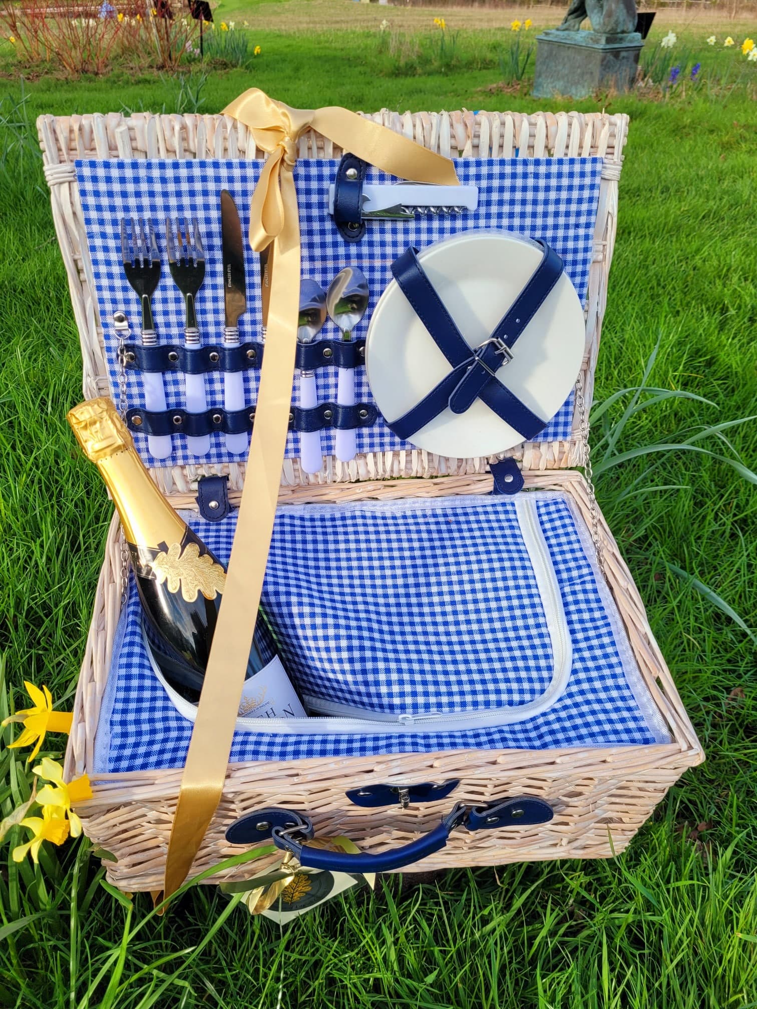 High Clandon Wicker Picnic Basket, fully fitted and with vintage High Clandon Cuvée