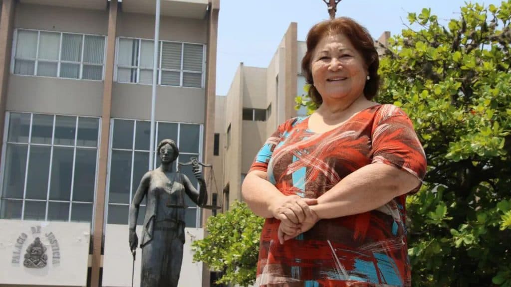 Periodista hondureña Lucía Alvarado recibe el premio Álvaro Contreras 2026