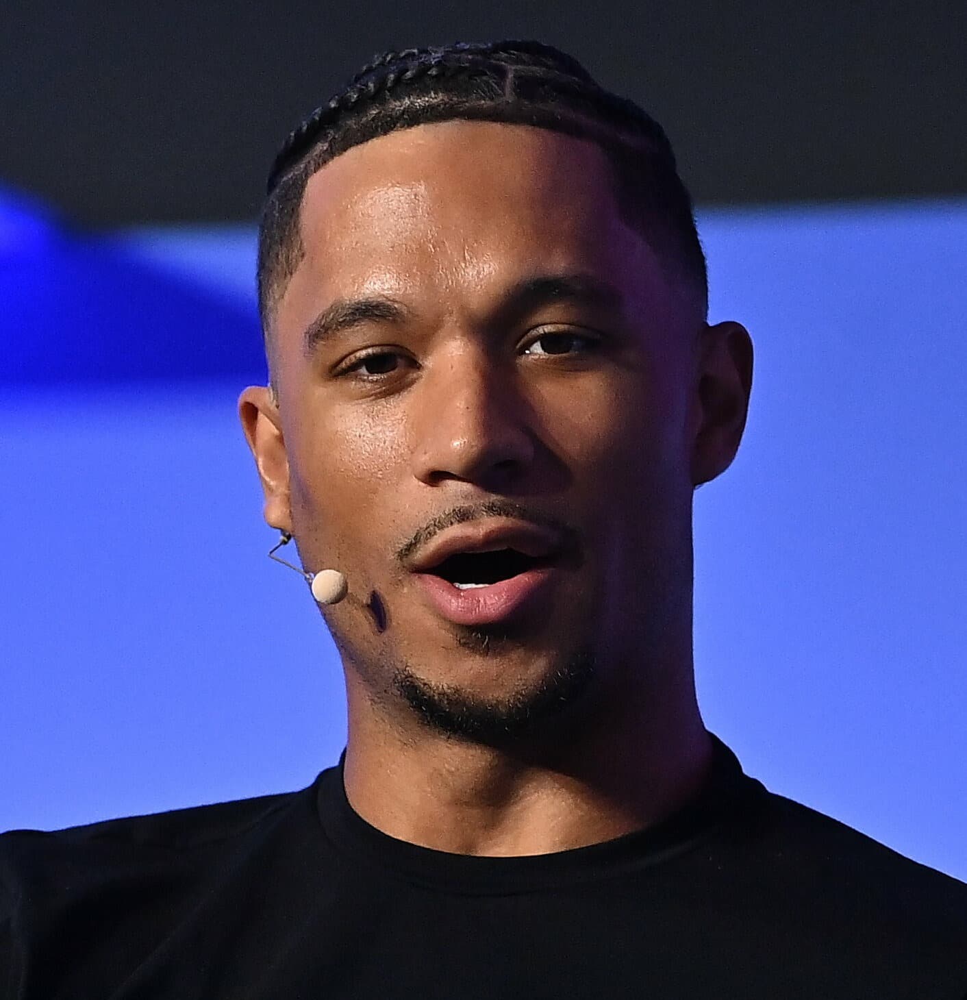 Josh Hart ‘breaks internet’ for bringing glass of red to press conference