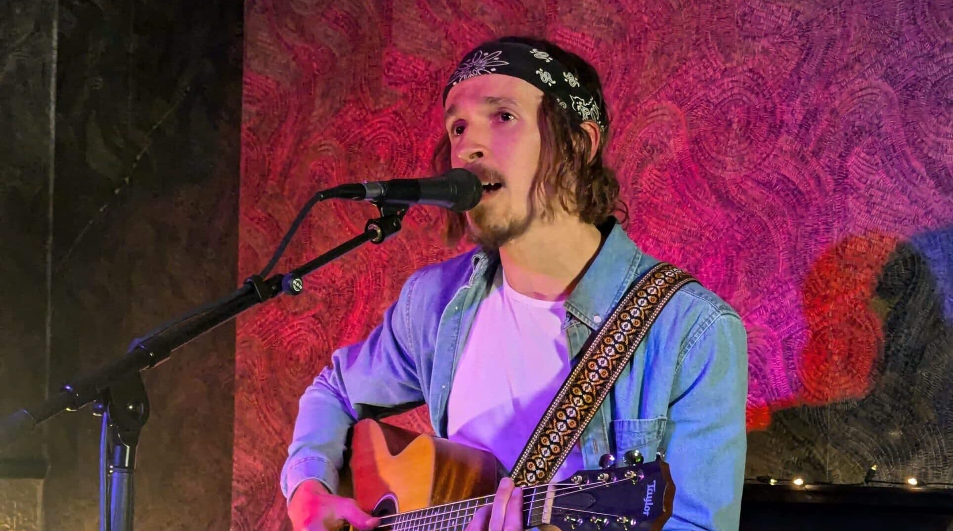 Distillery Sessions Twixmas Special 2025 – Sam Turner